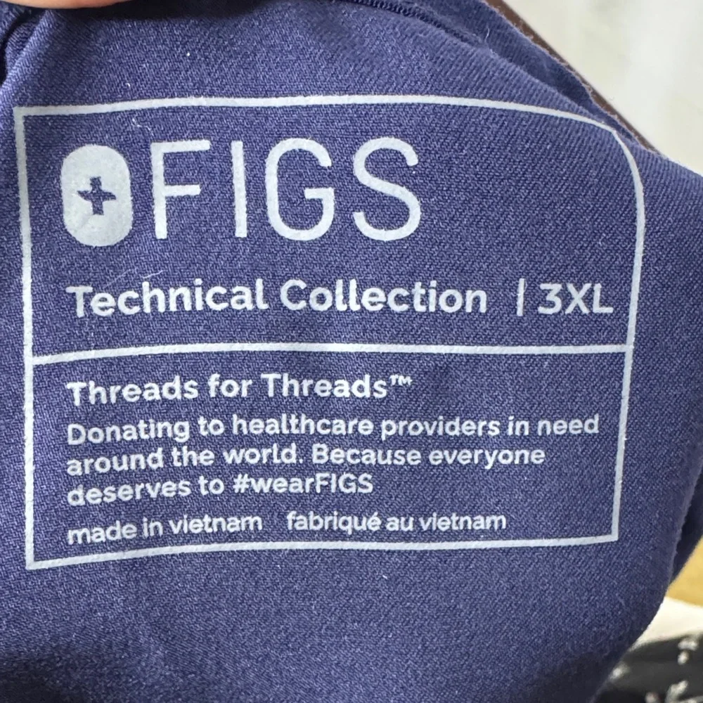 Figs Technical Collection Navy Blue V-Neck Top Size 3XL - Picture 6 of 6